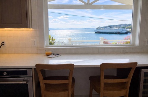 Kingston House | Front Row Waterfront Views— Steps to Beach, Town & Ferry