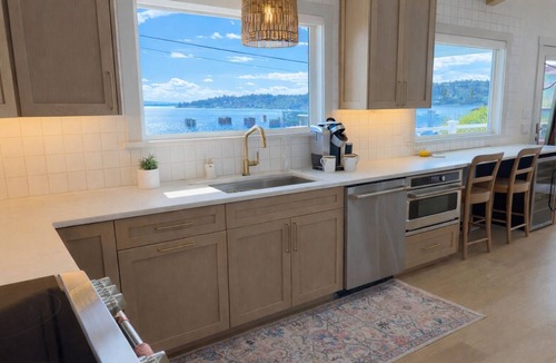 Kingston House | Front Row Waterfront Views— Steps to Beach, Town & Ferry