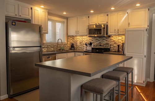 Provincetown Condo | Front Row! West End. Now 2 new bathrooms! Boatslip/Mussel Beach Gym/Sleeps 6!