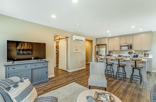 Poulsbo Hotel | Front Street Suite