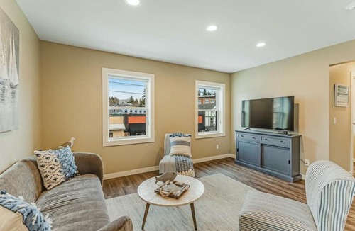 Poulsbo Hotel | Front Street Suite