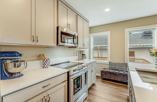 Poulsbo Hotel | Front Street Suite