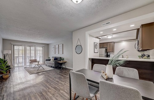 Georgetown Apartment | Frontdesk | 1 BR 10 mins to ND Stadium