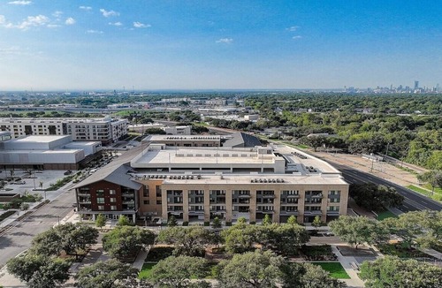 Highland Apartment | Frontdesk | 1 BR Apt near the University of Texas