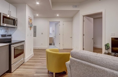 Brewerytown Apartment | Frontdesk | 1BR Apt by East Fairmount Park
