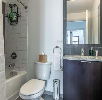 East Hyde Park Apartment | FRONTDESK 2 BR Apt by Harold Washington Park