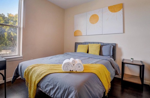 Louisville Apartment | Frontdesk | 2 BR Apt near Churchill Downs