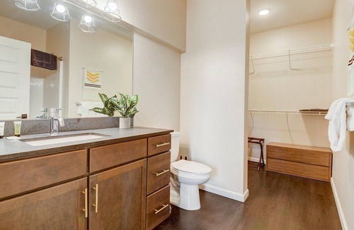 Louisville Apartment | Frontdesk | 2 BR Apt near Churchill Downs