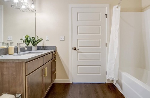 Louisville Apartment | Frontdesk | 2 BR Apt near Highland Festival Ground