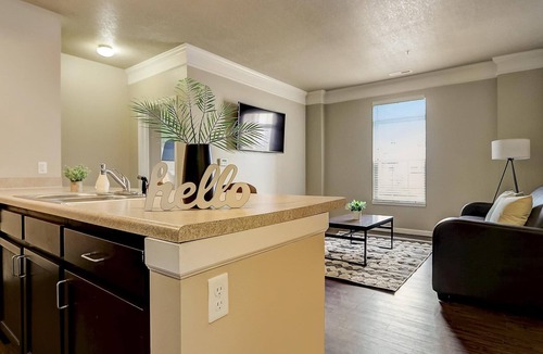 Roseland Apartment | Frontdesk | 2 BR in Roseland