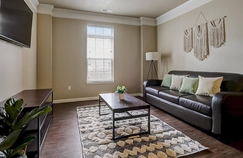 Roseland Apartment | Frontdesk | 2 BR in Roseland