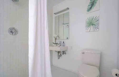 Gateway District Apartment | Frontdesk | Beautiful Studio near Downtown