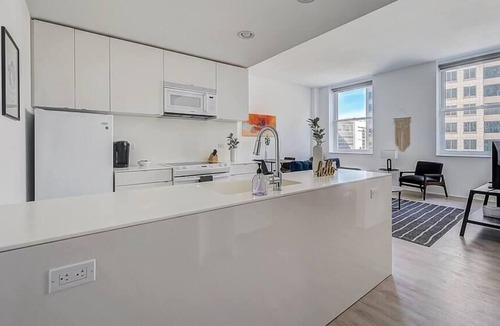Gateway District Apartment | Frontdesk | Beautiful Studio near Downtown