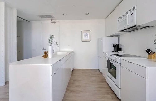 Gateway District Apartment | Frontdesk | Beautiful Studio near Downtown