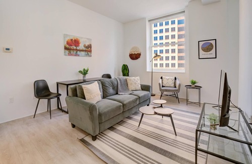 Gateway District Apartment | Frontdesk | Bright Downtown Studio