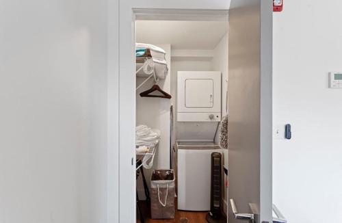 Hanover Place Apartment | FRONTDESK Bright Open Studio Apt near Union Hill