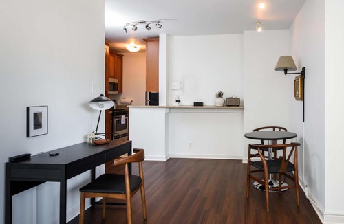 Central West End Apartment | FRONTDESK Bright Warm 1 BR Apt by Forest Park