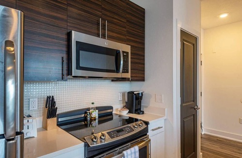 North Hyde Park Apartment | Frontdesk | Coastal 2BR Apt in Hyde Park
