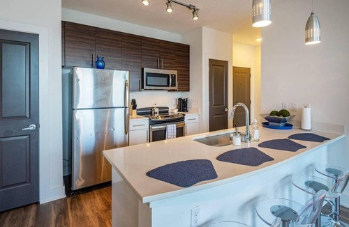 North Hyde Park Apartment | Frontdesk | Coastal 2BR Apt in Hyde Park