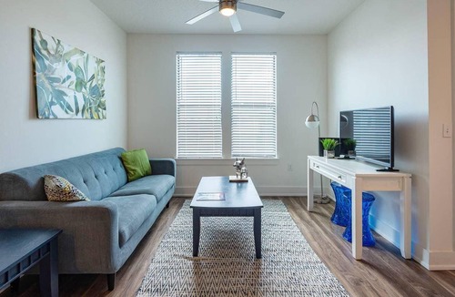 North Hyde Park Apartment | Frontdesk | Coastal 2BR Apt in Hyde Park