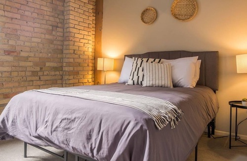 Warehouse District Apartment | Frontdesk | Desirable Warehouse District 2BR Apt