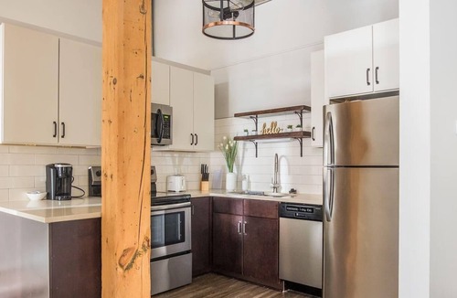Warehouse District Apartment | Frontdesk | Desirable Warehouse District 2BR Apt