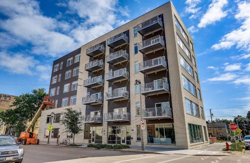 Fifth Ward Apartment | FRONTDESK Element Apts Walker's Point Milwaukee