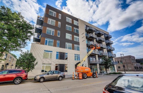 Fifth Ward Apartment | FRONTDESK Element Apts Walker's Point Milwaukee