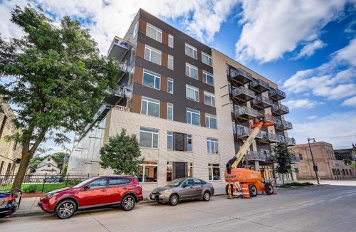 Fifth Ward Apartment | FRONTDESK Element Apts Walker's Point Milwaukee