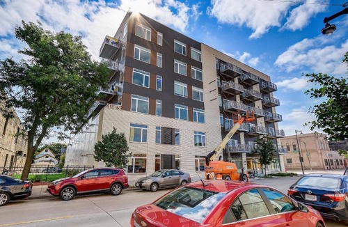 Fifth Ward Apartment | FRONTDESK Element Apts Walker's Point Milwaukee