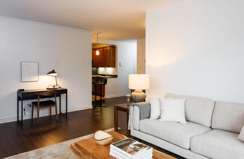 Central West End Apartment | FRONTDESK Furnished 1 BR Apt in Central West End