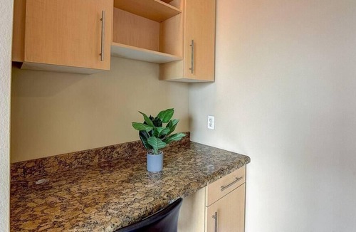 Cityplace Apartment | Frontdesk | Modern and Bright 1 BR Apt
