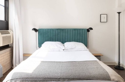 Indian Village Apartment | Frontdesk | Modern Studio Apt in East Hyde Park