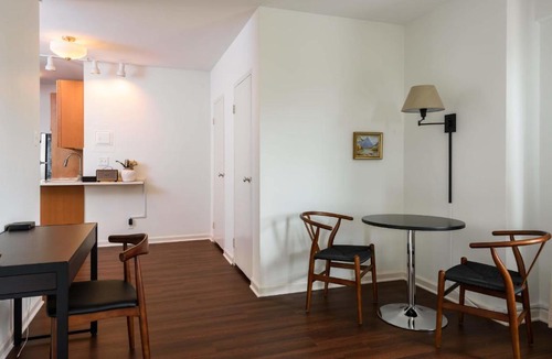 Central West End Apartment | FRONTDESK Modern 1 BR Apt near Barnes Hospital