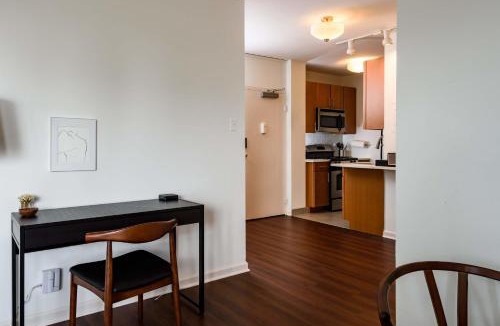 Central West End Apartment | FRONTDESK Modern 1 BR Apt near Barnes Hospital