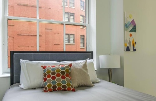 Gateway District Apartment | Frontdesk | Prime Location | Downtown Studio Apt