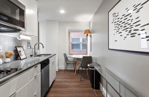 Hanover Place Apartment | FRONTDESK Quaint Studio Apt near Kauffman Center