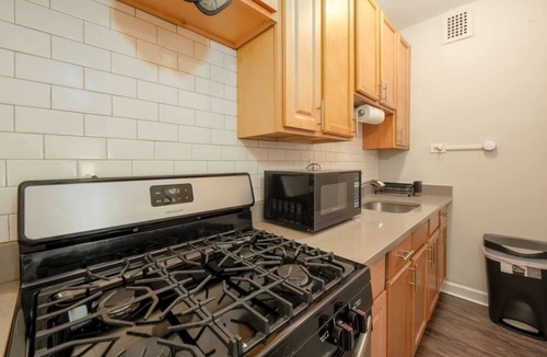 Hyde Park Apartment | Frontdesk | Relaxing Studio Apt near Jackson Park