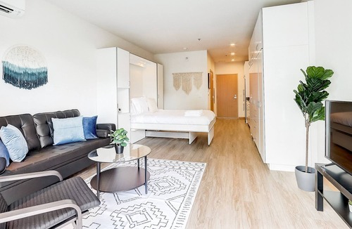 Lower East Side Apartment | FRONTDESK Rhythm Apts Lower East Side Milwaukee