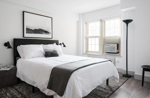 Central West End Apartment | FRONTDESK Spacious 1 BR Apt in Central West End