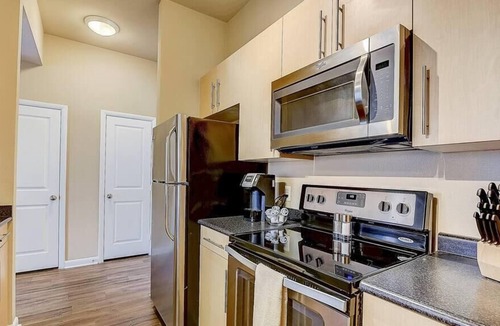 Cityplace Apartment | Frontdesk | Spacious 1 BR Apt near Downtown