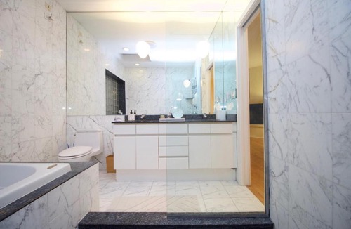 Wicker Park Apartment | FRONTDESK Spacious 2 BR Apt in Wicker Park