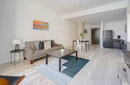 Central Business District Apartment | Frontdesk | Spacious and Bright 1 BR Apt
