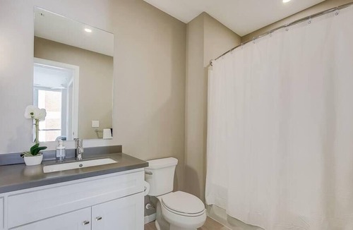 Central Business District Apartment | Frontdesk | Spacious and Bright 1 BR Apt