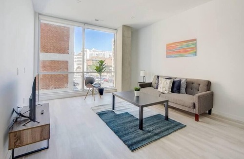 Central Business District Apartment | Frontdesk | Spacious and Bright 1 BR Apt