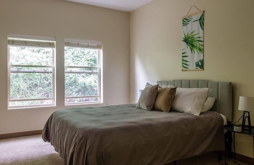 Oakland Apartment | Frontdesk | Spacious + Modern 2BR in West Oakland