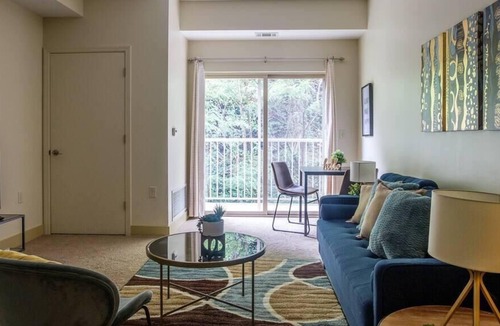 Oakland Apartment | Frontdesk | Spacious + Modern 2BR in West Oakland