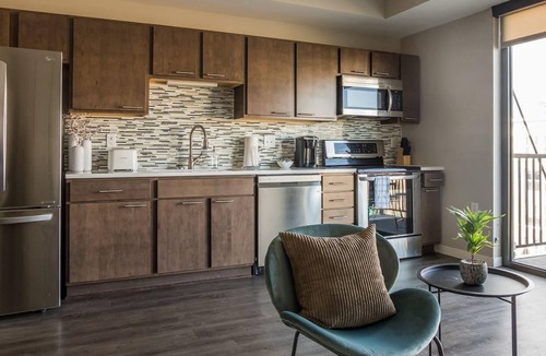 Court Avenue Entertainment District Apartment | Frontdesk | Trendy Studio near Riverwalk Trails