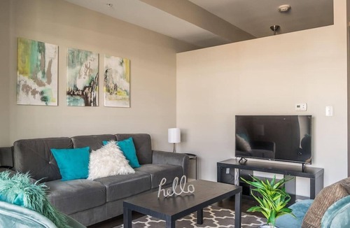 Court Avenue Entertainment District Apartment | Frontdesk | Trendy Studio near Riverwalk Trails