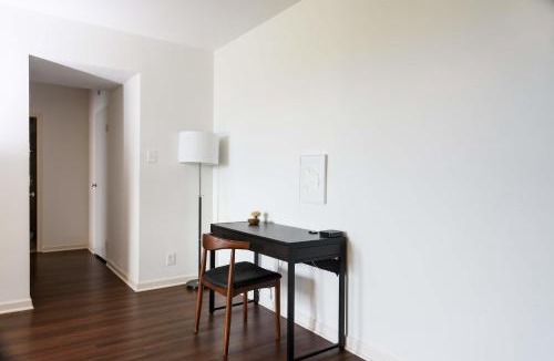 Central West End Apartment | FRONTDESK Warm 1 BR Apt with Forest View